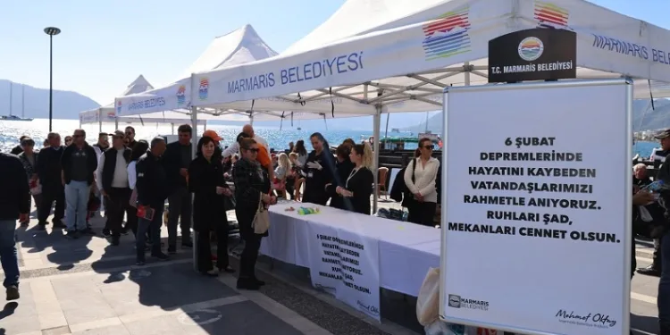 Marmaris’te depremde yitirilen canlar anıldı