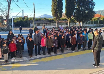 Okullarda deprem şehitleri anıldı