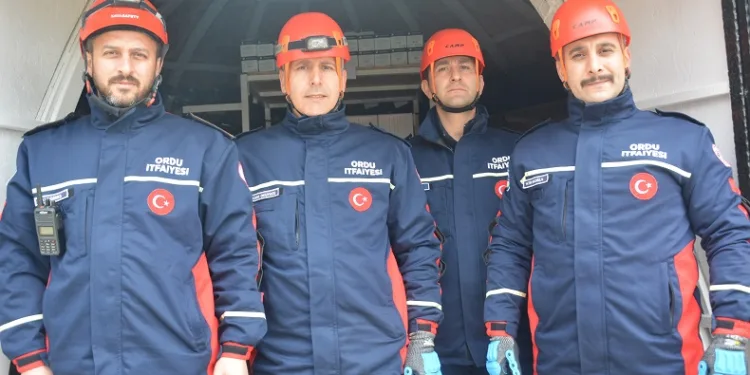 İtfaiye ekipleri depremini anlatırken duygulandı