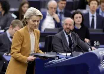 AB, çiftçi protestolarının ardından pestisit kullanımını azaltma planından vazgeçti