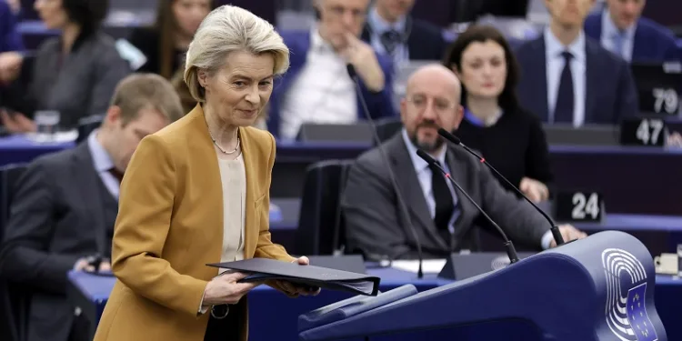 AB, çiftçi protestolarının ardından pestisit kullanımını azaltma planından vazgeçti