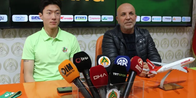 Alanyaspor Güney Koreli forvet Hwang’ı kadrosuna kattı