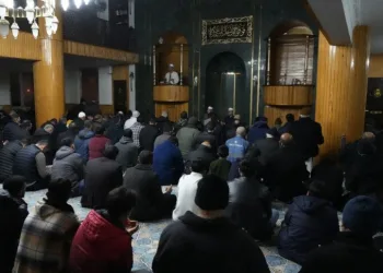 Nurdağı’nın ayakta kalan tek camisinde kandil yoğunluğu