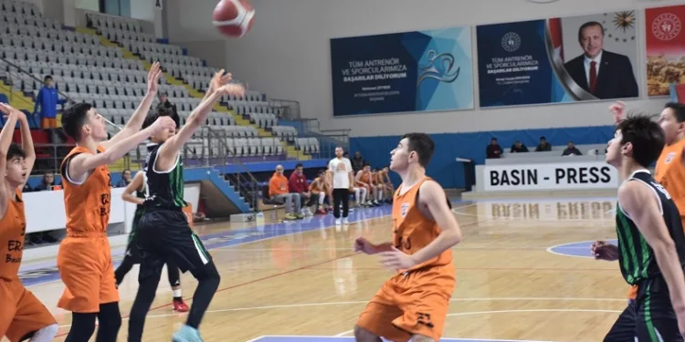 Afyonkarahisar’da Basketbol U-14 2. Bölge Şampiyonası başladı