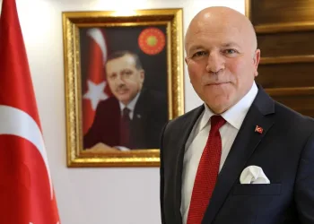 Erzurum Büyükşehir Belediye Başkanı Mehmet Sekmen’den taraftara müjdeli haber