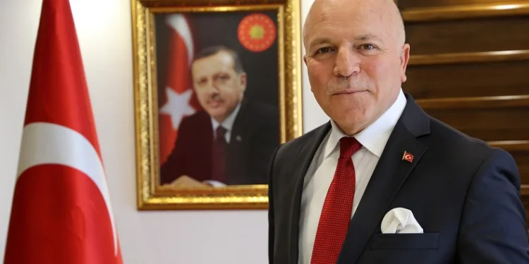 Erzurum Büyükşehir Belediye Başkanı Mehmet Sekmen’den taraftara müjdeli haber