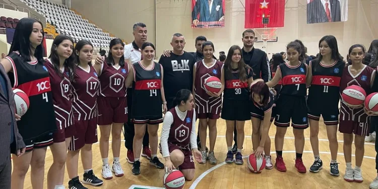 Beşiktaş Kadın Basketbol Takımı, depremzede öğrencilerle bir araya geldi