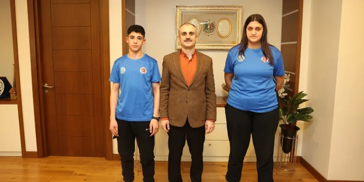 Çayırova Belediye Başkanı Bünyamin Çiftçi, şampiyon sporcuları ağırladı