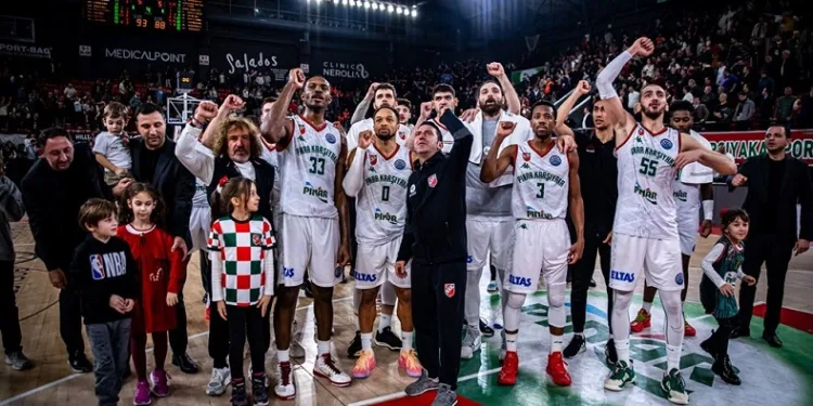 P. Karşıyaka, ilk galibiyetini aldı