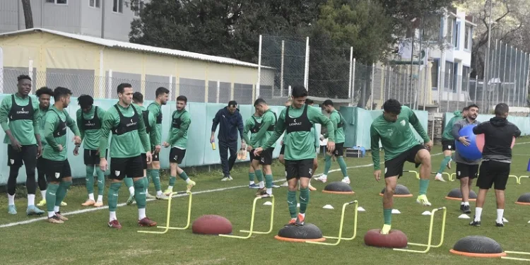 Bodrum Futbol Kulübü Teknik DirektörÜ İsmet Taşdemir: “Play-off’taki yerimizi sağlamlaştırmanın derdindeyiz”