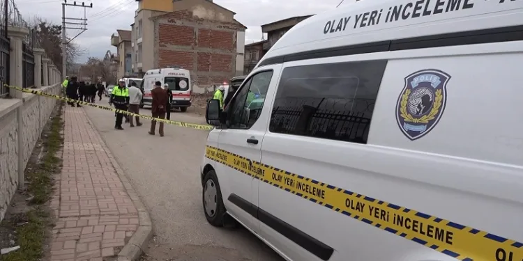 Pikabın altında kalan yaşlı adam hayatını kaybetti