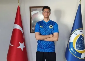 Menemen FK, genç kalecisini profesyonel yaptı