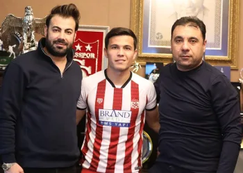 Azizbek Turgunboev resmen Sivasspor’da