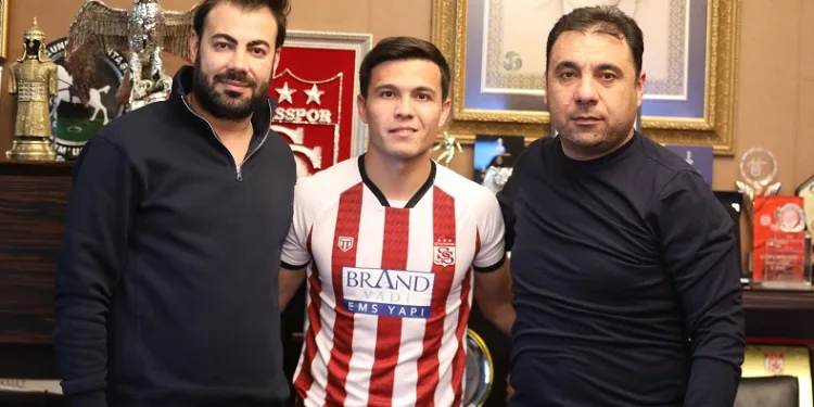 Azizbek Turgunboev resmen Sivasspor’da