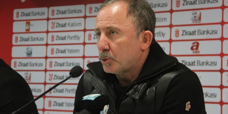 Antalyaspor Teknik Direktörü Sergen Yalçın: “Savunma arkasına atılan toplarla goller yedik”