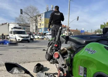 Çarptığı yaya öldü, motosikletli ağır yaralandı