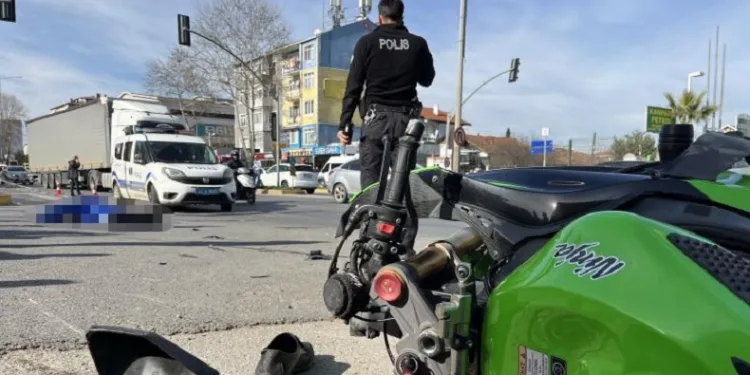 Çarptığı yaya öldü, motosikletli ağır yaralandı