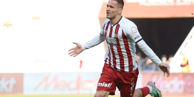 Sivasspor’da Rey Manaj gollerine devam ediyor