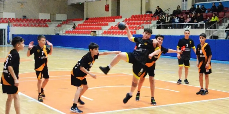 Kulüplü Küçük Erkekler Hentbol müsabakaları başladı