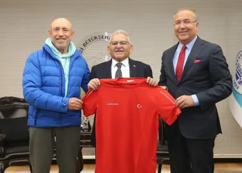 Başkan Büyükkılıç, Türkiye Tenis Federasyonu Başkanı Durmuş ile spor şehri Kayseri’ye yakışacak projeleri istişare etti