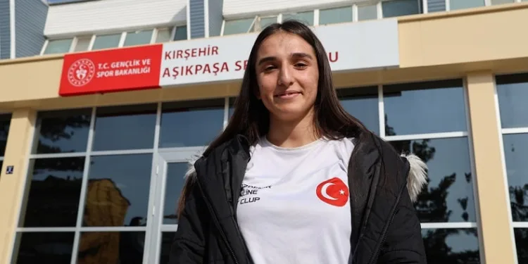 16 yaşında başladığı sporda dünya üçüncüsü olan sporcu, kadınların başarısını anlattı