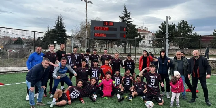 Eğitimciler Spor Lisesi adını yarı finale yazdırdı