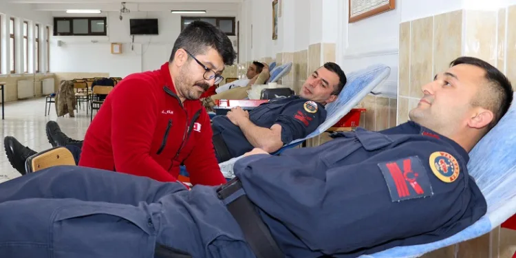 Jandarmadan kan bağışında farkındalık faaliyeti