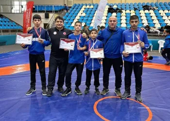 Yunusemreli güreşçiler Edirne’de 4 madalya kazandı