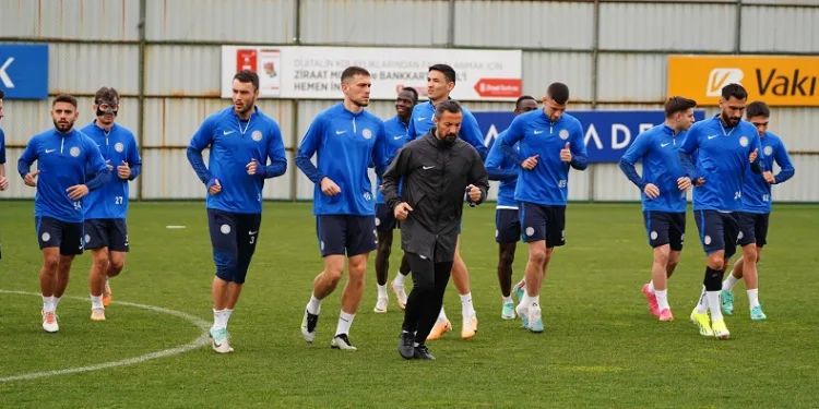 Çaykur Rizespor, Fenerbahçe maçı hazırlıklarına başladı