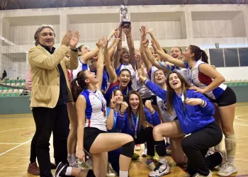 MSKÜ Voleybolcuları süper lig Play-Off’a kaldı