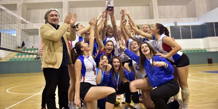 MSKÜ Voleybolcuları süper lig Play-Off’a kaldı