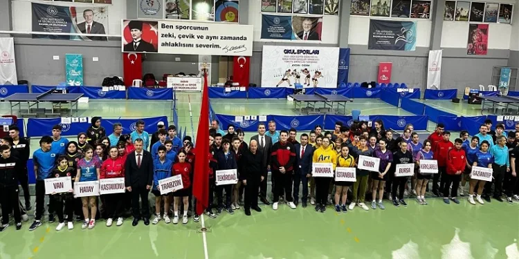 Didim’de masa tenisi müsabakaları başladı
