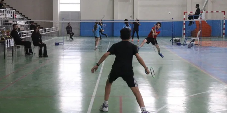 Sivas’ta badminton rüzgarı esti