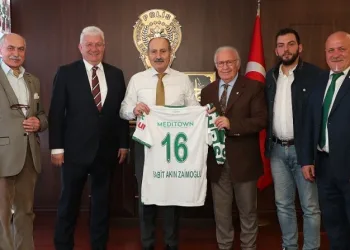 Bursaspor yönetimi, Bursa İl Emniyet Müdürü Dr. Sabit Akın Zaimoğlu’nu ziyaret etti