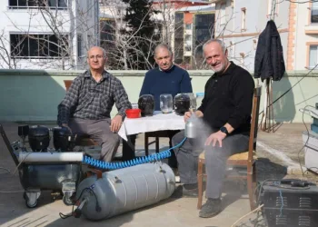 Depremzede vatandaşlar havası bitmeyen kompresör yaptı