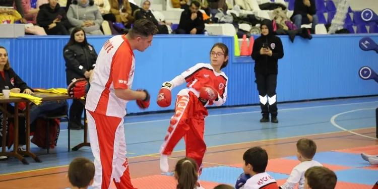Şampiyon sporcu, antrenmanlarına her yerde her an devam ediyor
