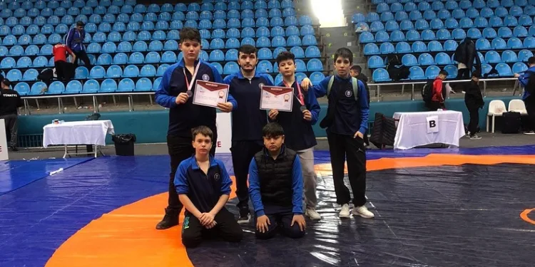 Kütahyalı güreşçiler Edirne’den 2 madalya ile döndü