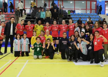Konyaaltı yarı finalde