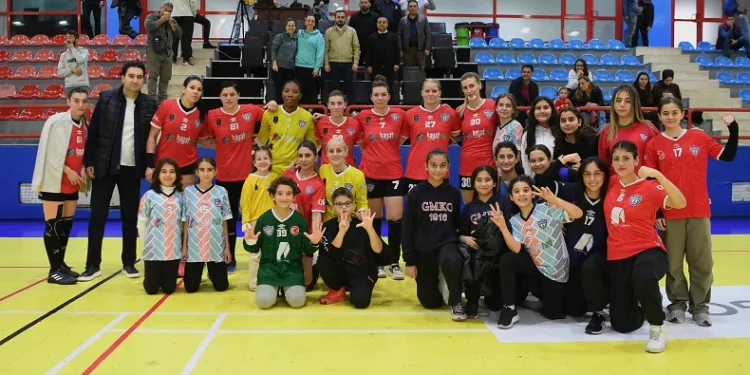 Konyaaltı yarı finalde