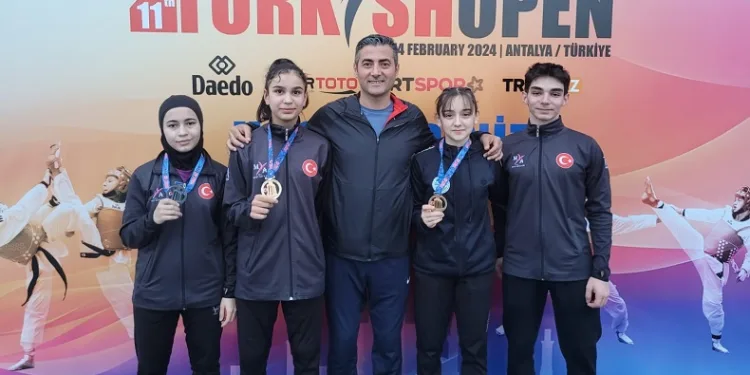 Taekwondocular 3 madalya ile döndü
