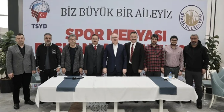 Sivas Belediye Başkanı Hilmi Bilgin’den Sivasspor’a bin 158 kombine desteği