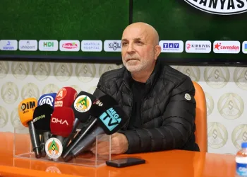 Alanyaspor Başkanı Hasan Çavuşoğlu’ndan Fenerbahçe maçındaki hakem kararlarına eleştiri