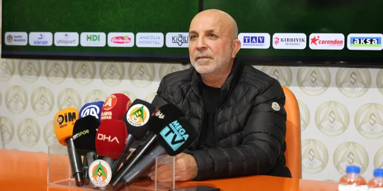 Alanyaspor Başkanı Hasan Çavuşoğlu’ndan Fenerbahçe maçındaki hakem kararlarına eleştiri