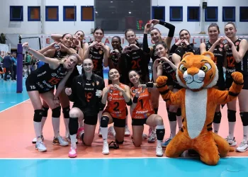 Eczacıbaşı Dynavit, Axa Sigorta Kupa Voley’de yarı finale yükseldi