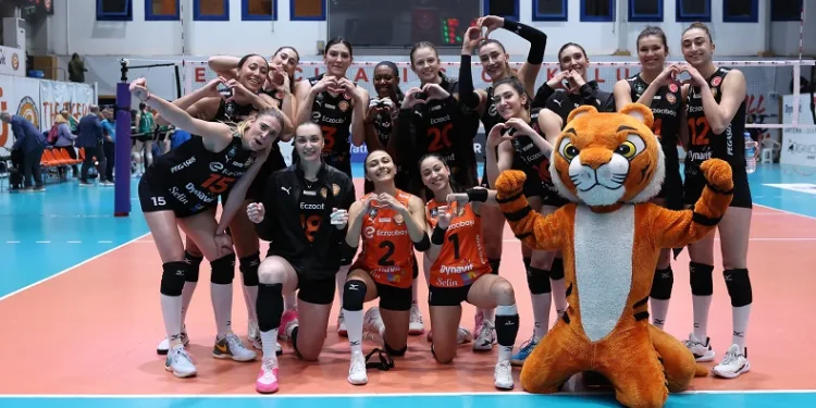 Eczacıbaşı Dynavit, Axa Sigorta Kupa Voley’de yarı finale yükseldi