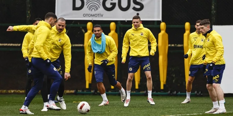 Fenerbahçe, Çaykur Rizespor maçı hazırlıklarını sürdürdü