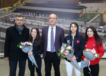 Avrupa rekoru kırarak 3 altın madalya kazanan milli halterciler Konya’da