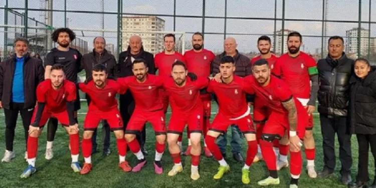 Özvatanspor şampiyonluğa çıkıyor