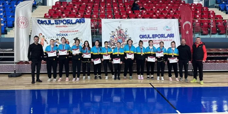 Basketbolda Türkiye yarı finallerine katılmaya hak kazandılar