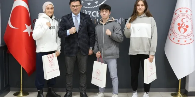 Başarılı sporcular Yazıcı ile bir araya geldi